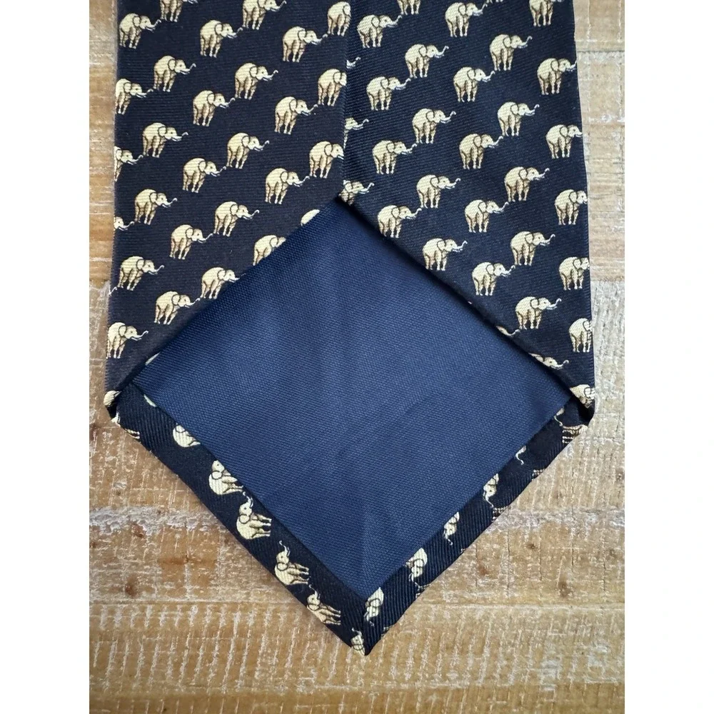 Jos A Bank Corporate Tie Handmade 100% Silk Made USA Elephant‎ Raised Trunk Navy